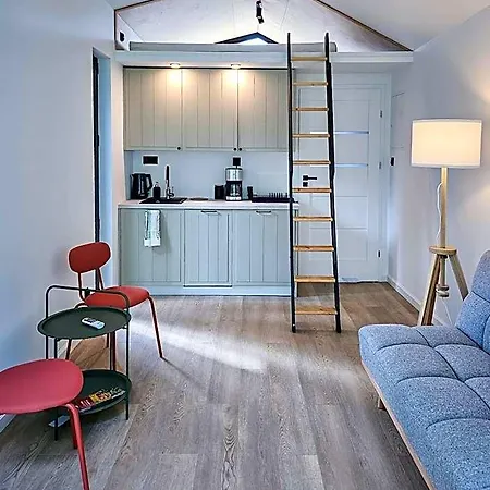 Kaszuby Tree House Hotel *